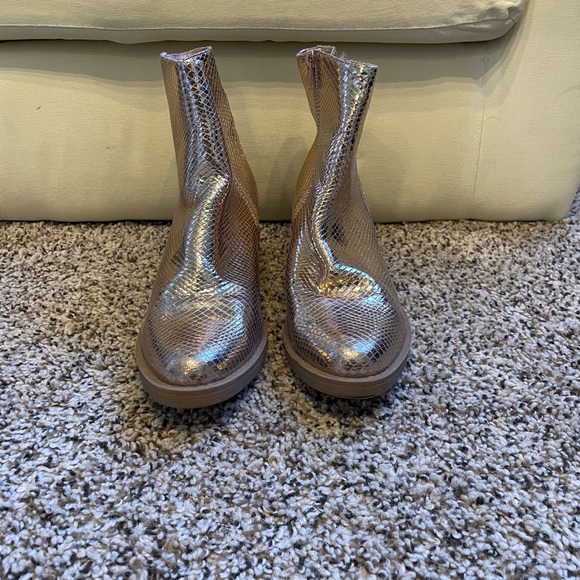 Gold shiny boots - Picture 3 of 4
